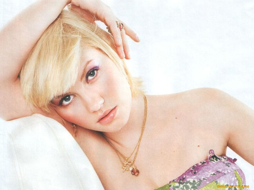 Elisha Cuthbert, 